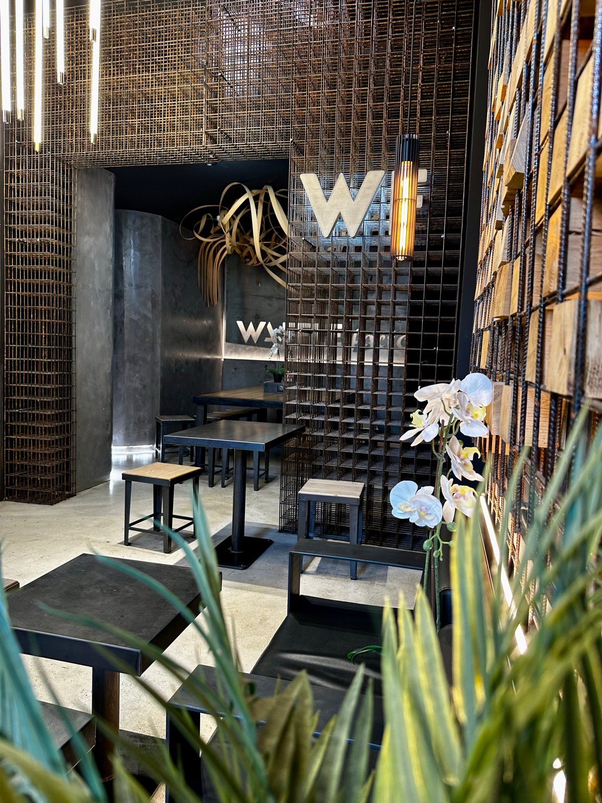 Agencement métallique d’un restaurant Waffle Factory à Marseille