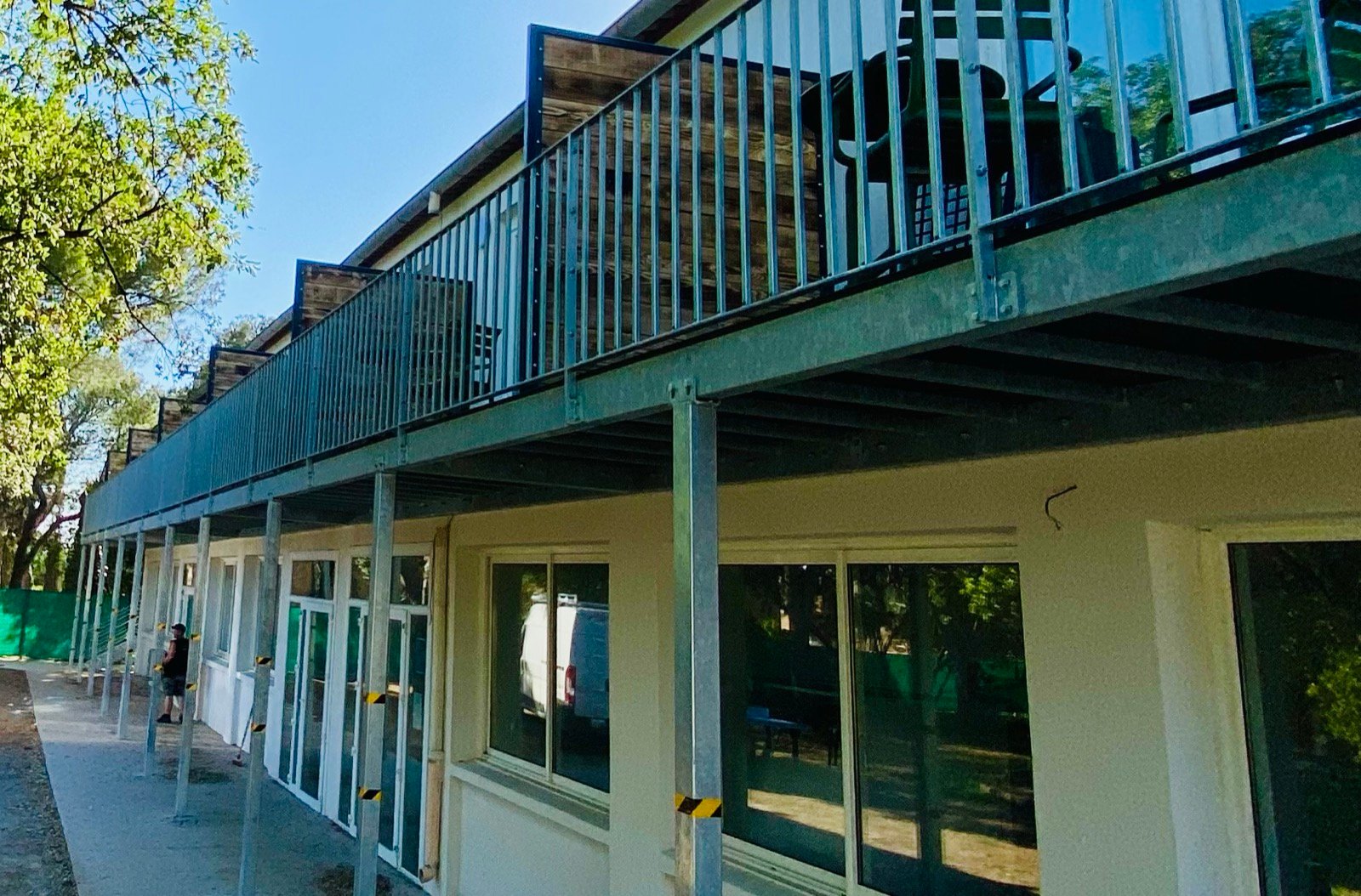 Balcons métalliques pour un centre de vacances à Agde