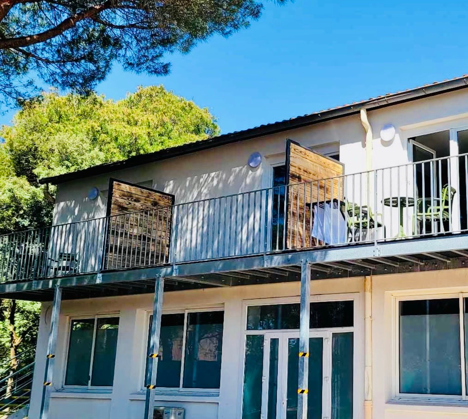Balcons métalliques pour un centre de vacances à Agde