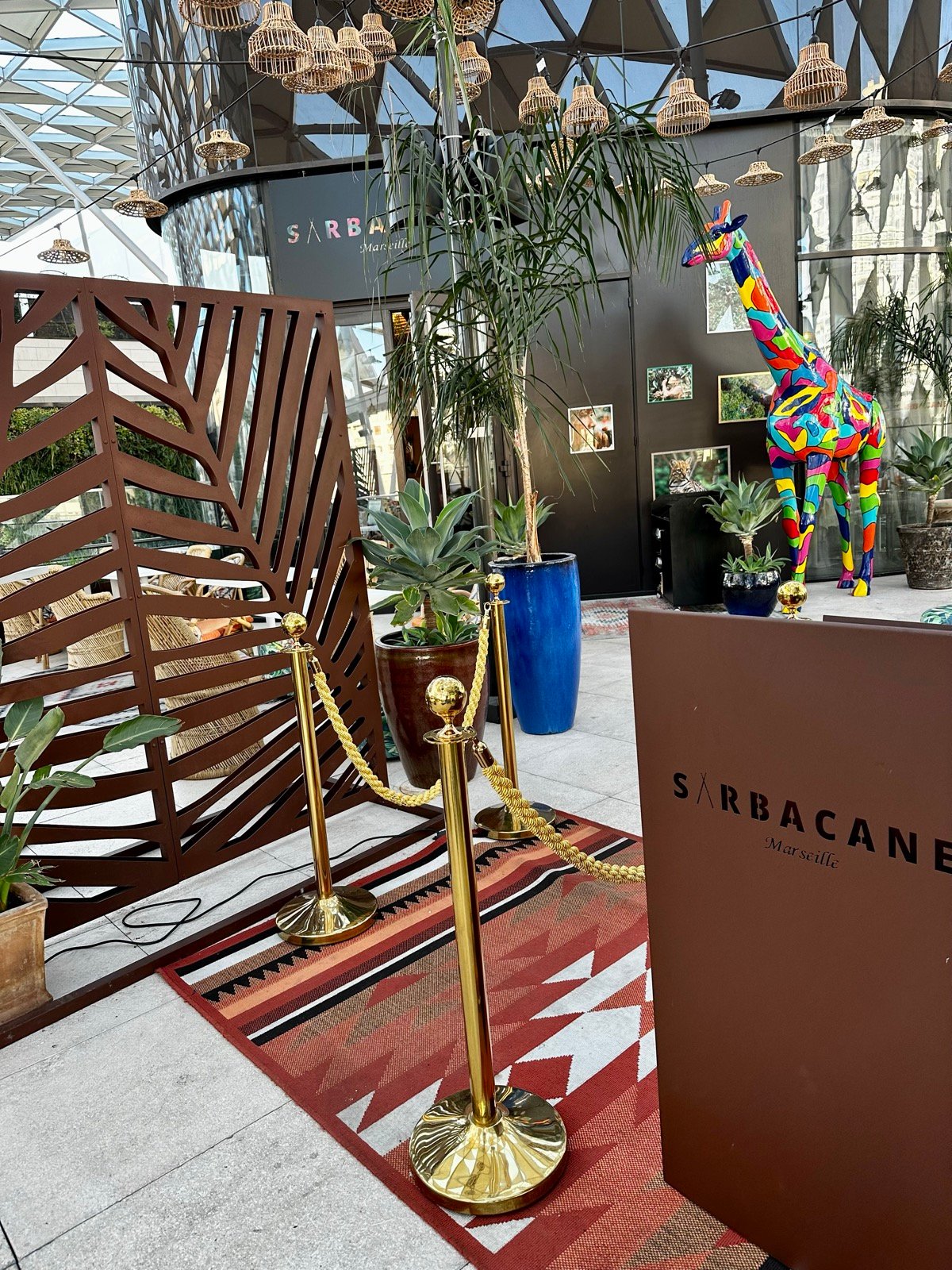 Brise-vue et jardinières pour le restaurant Sarbacane à Marseille
