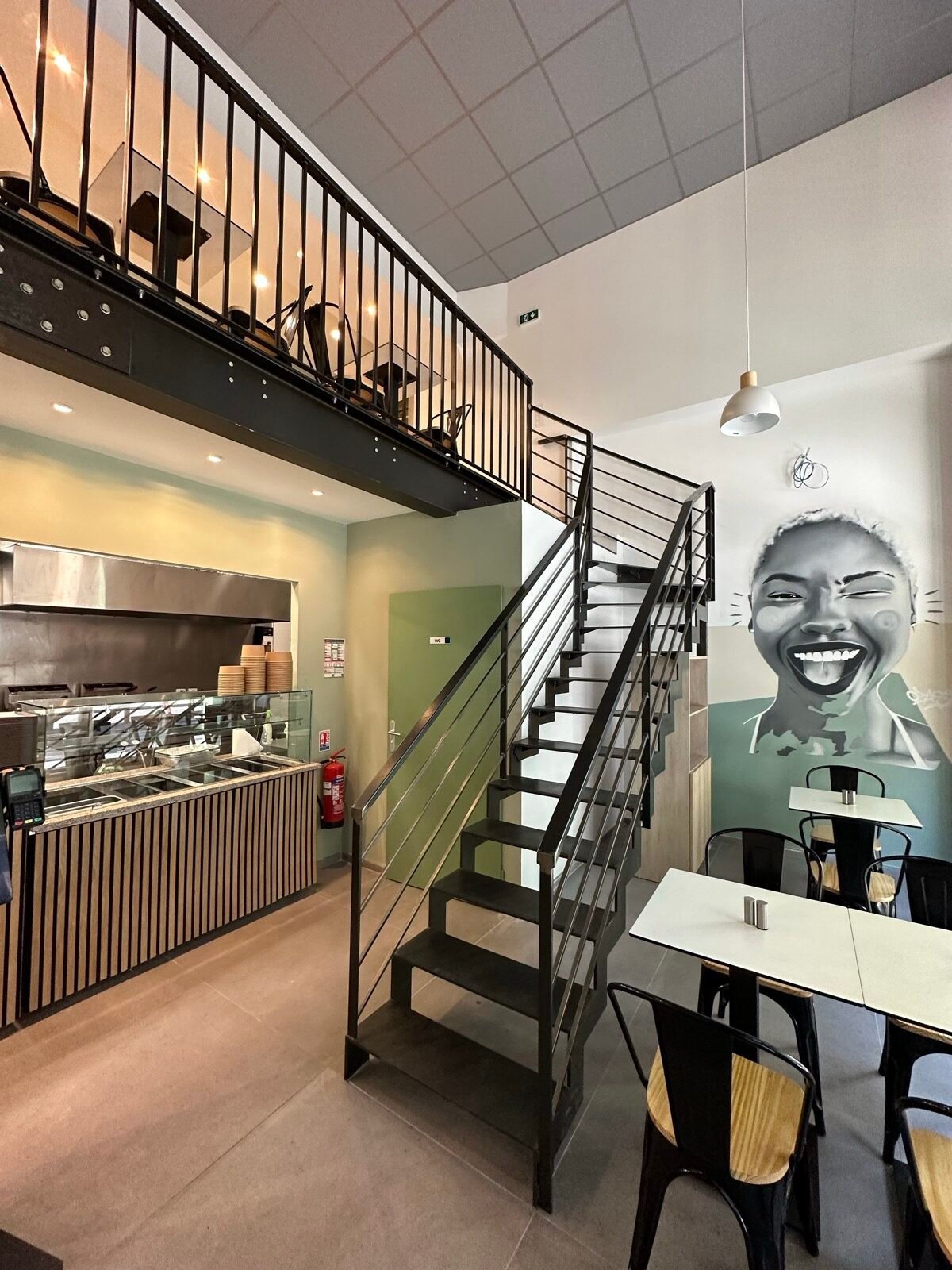 Escalier et mezzanine pour le restaurant Yokae à Marseille