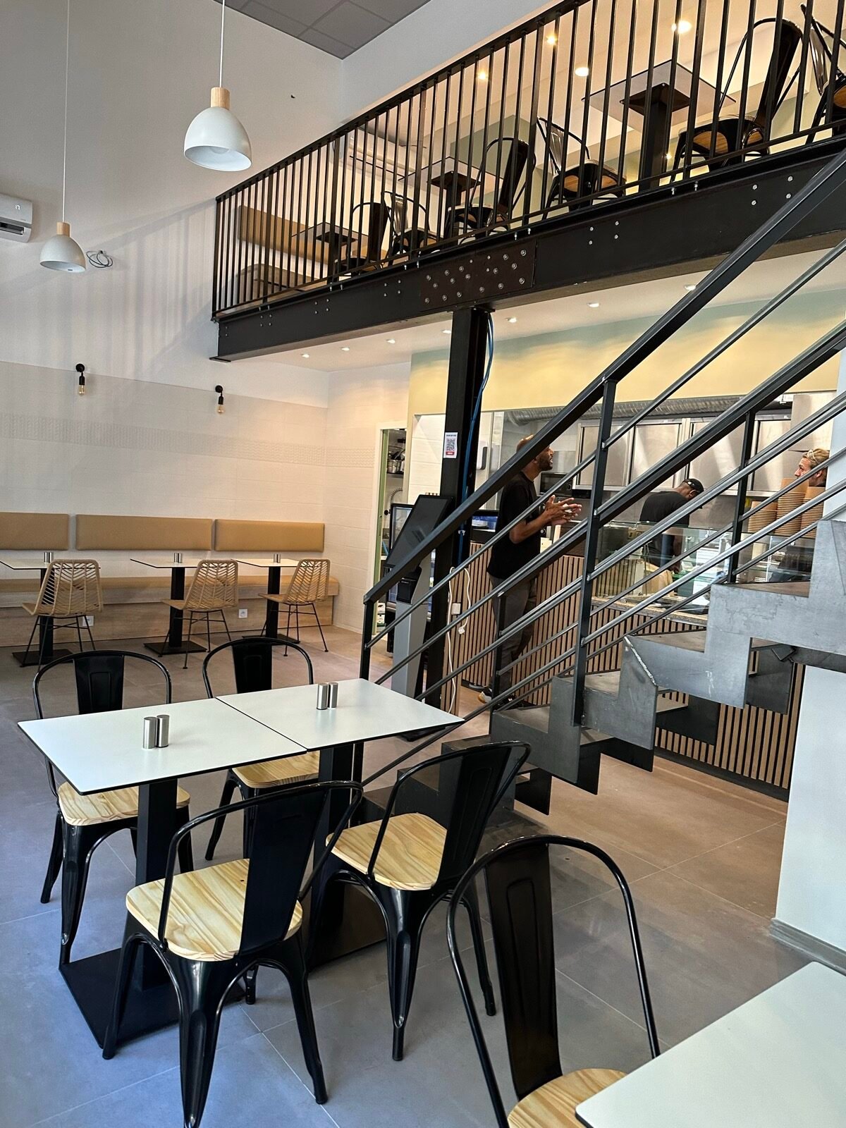 Escalier et mezzanine pour le restaurant Yokae à Marseille