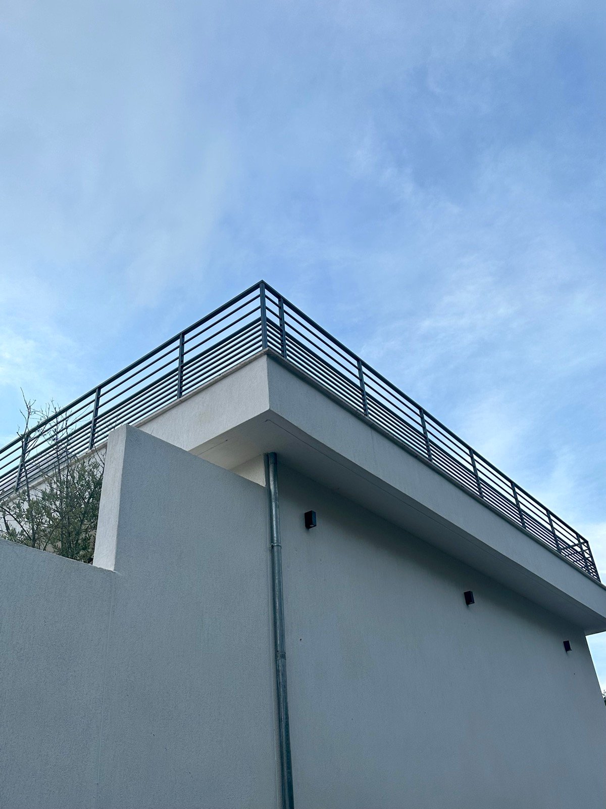 Garde-corps à lisses horizontales, villa contemporaine