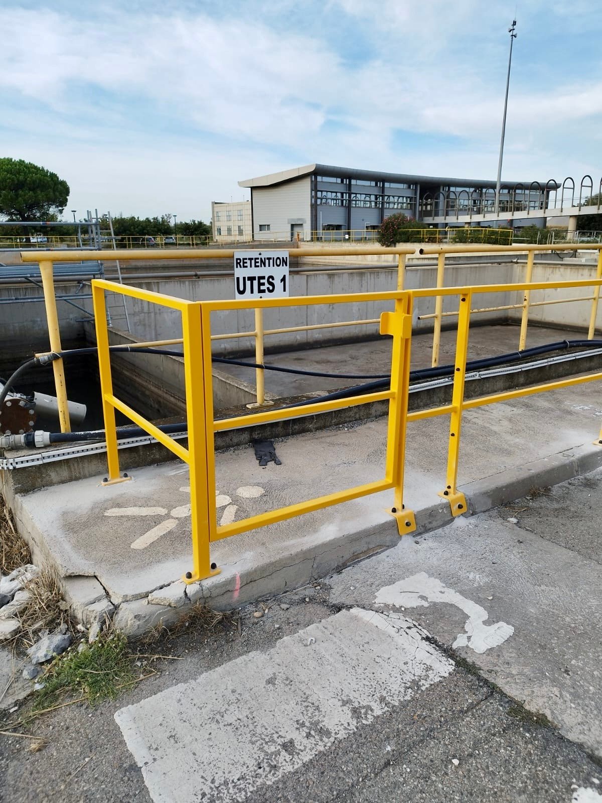 Garde-corps métalliques pour un site industriel en bord de mer