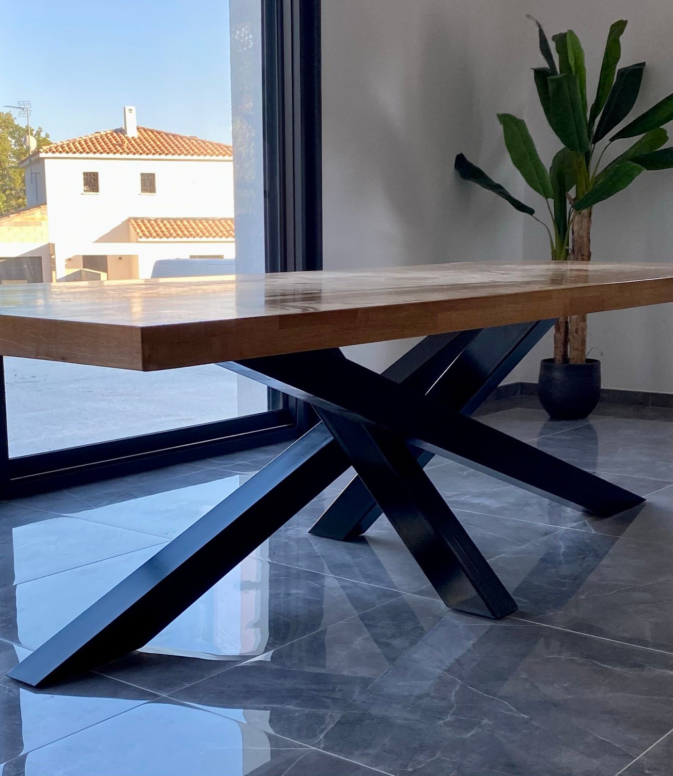 Table sur-mesure à pied central étoile