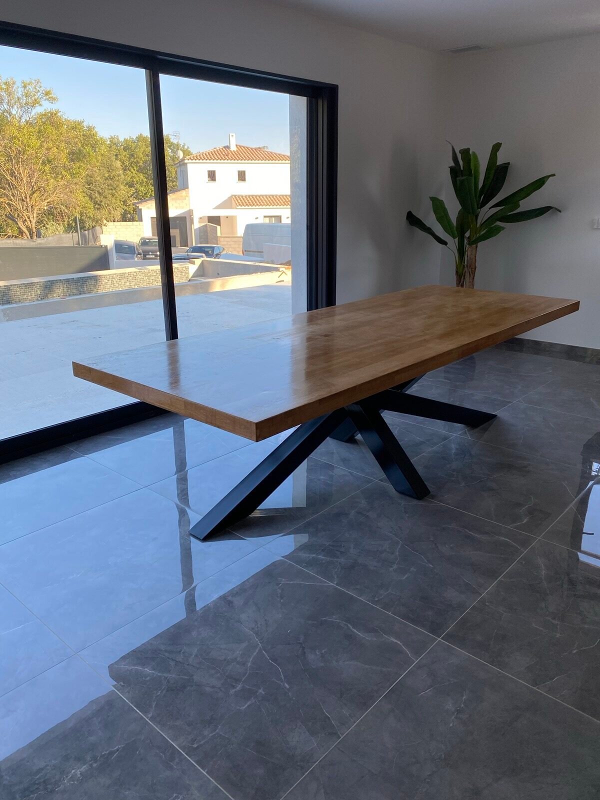 Table sur-mesure à pied central étoile
