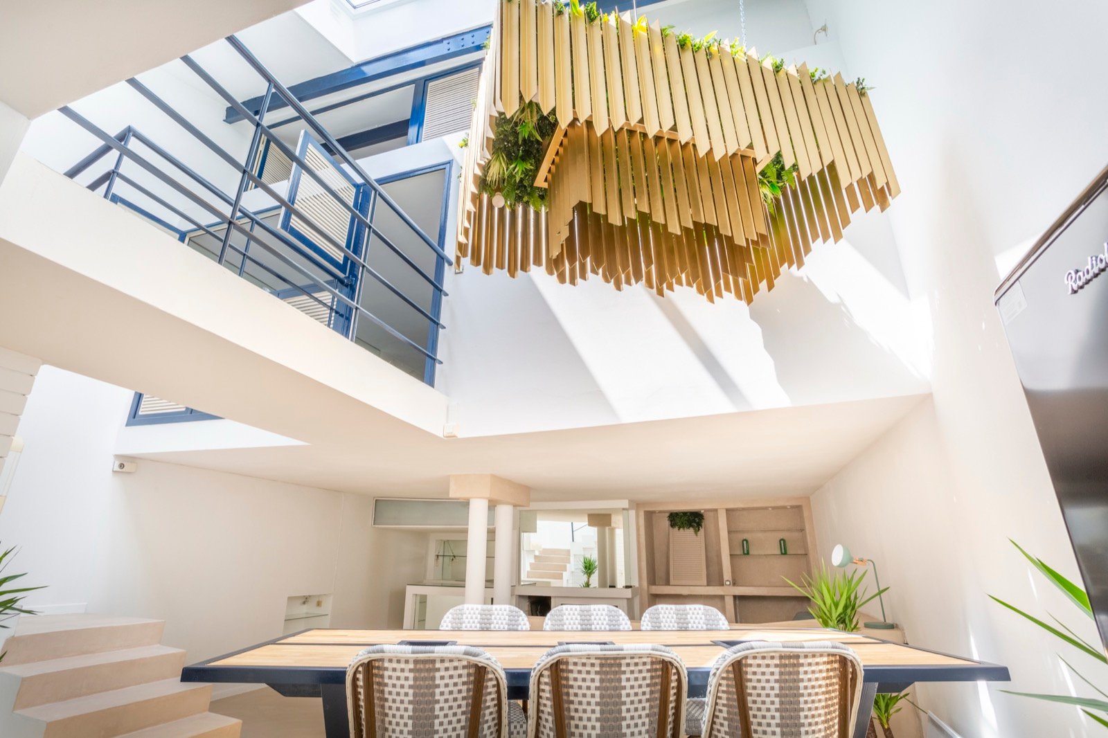 Tables sur-mesure et agencement d’un espace de réception